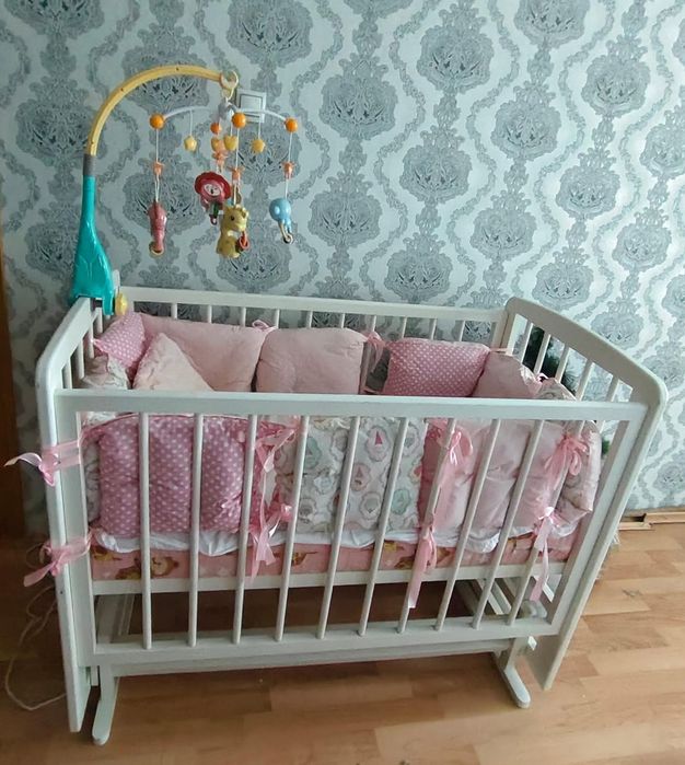 Манеж с игрушками