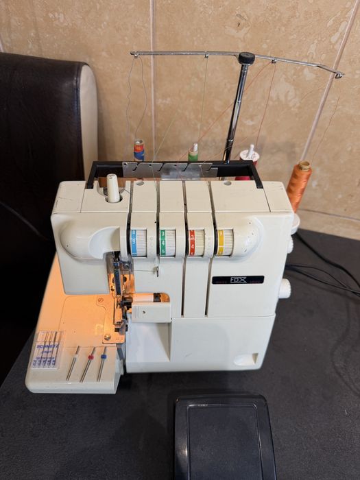 Mașină de surfilat (Overlock) FOX – 4 fire – stare foarte bună