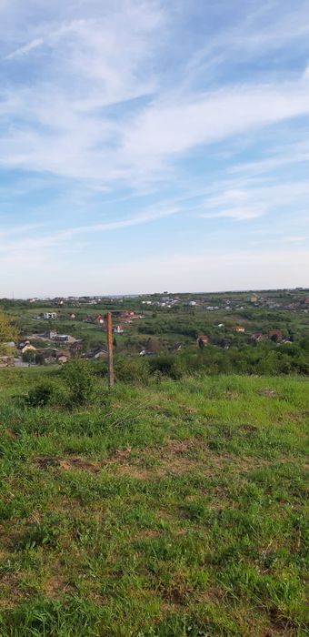 Vând teren intravilan cu panorama superbă spre oraș