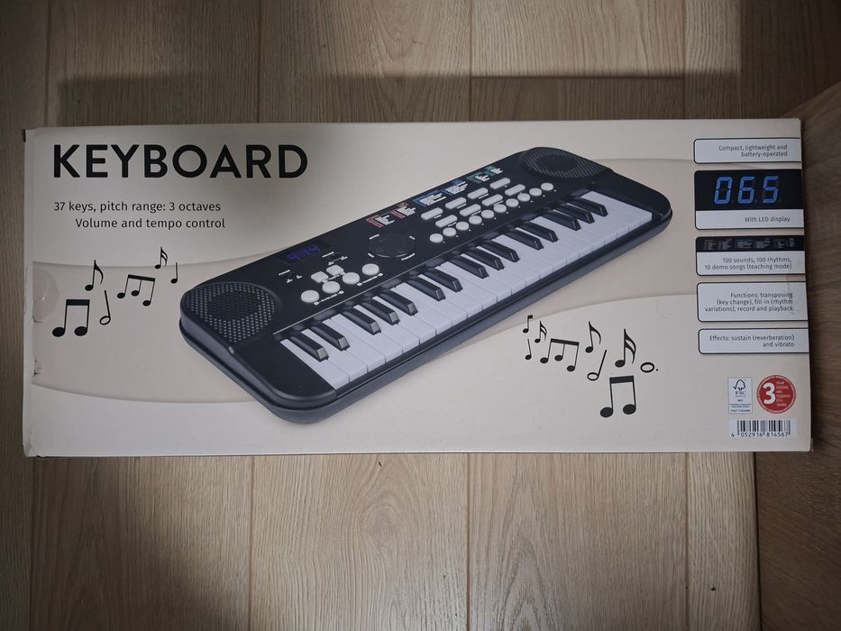 Синтезатор – 37 клавиша, LED дисплей, с батерии