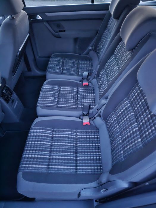 VOLKSWAGEN Touran 2011 — imagine 4