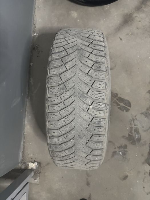 Продам зимние шины с дисками 225/60/17