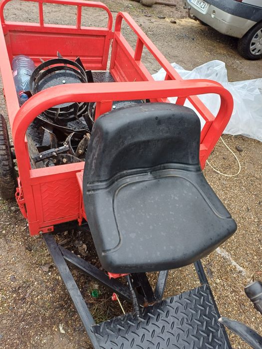 Vând motocultor Bisonte cu remorca și accesorii