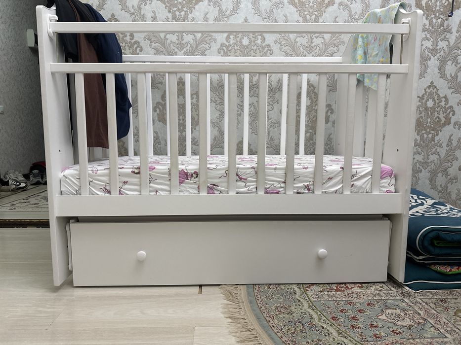 Десткая кравать-качалка