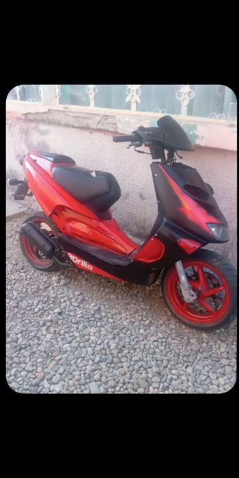 Vând aprilia sr 50