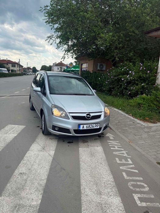 Продавам Opel Zafira
