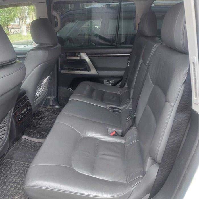 Автомобиль Toyota Land Cruiser