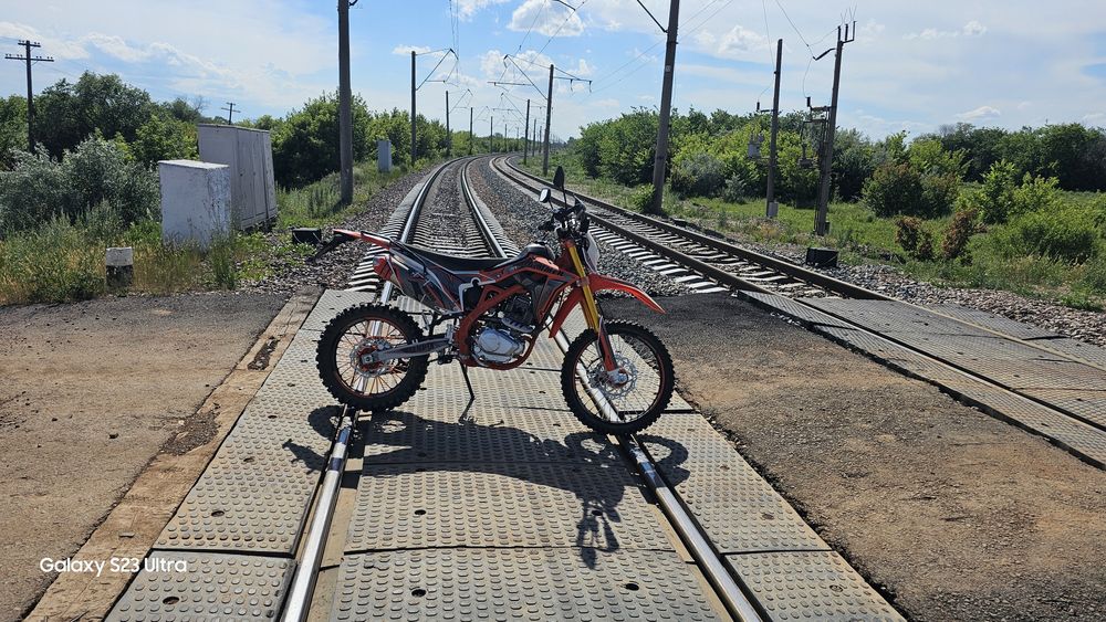 Мотоцикл эндуро.