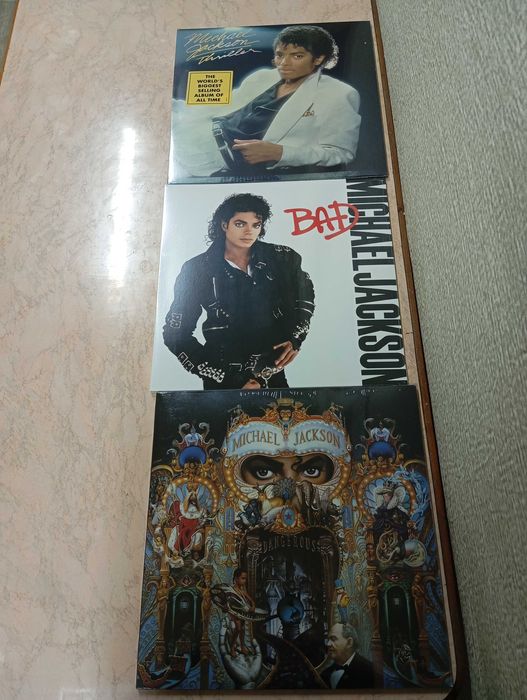 MICHAEL JACKSON виниловые диски. Продам.