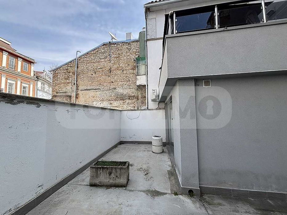 Партерно бизнес помещение в района на ЖП Гара