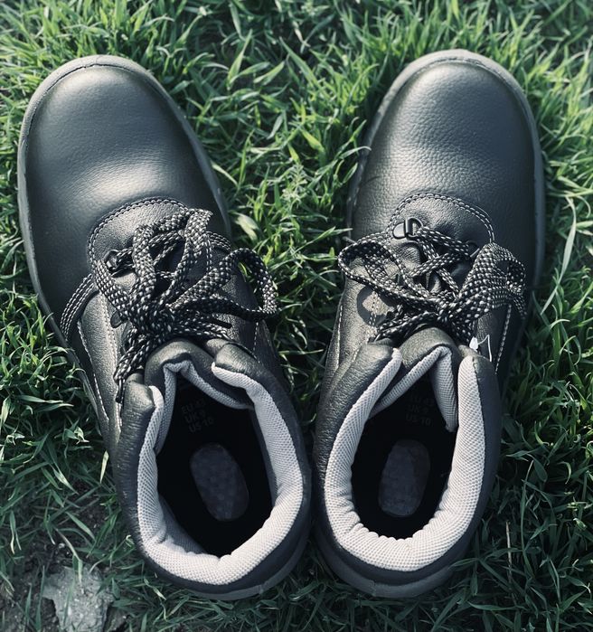 Спецобувь. Құрылысқа арналған аяқкиім/етік.