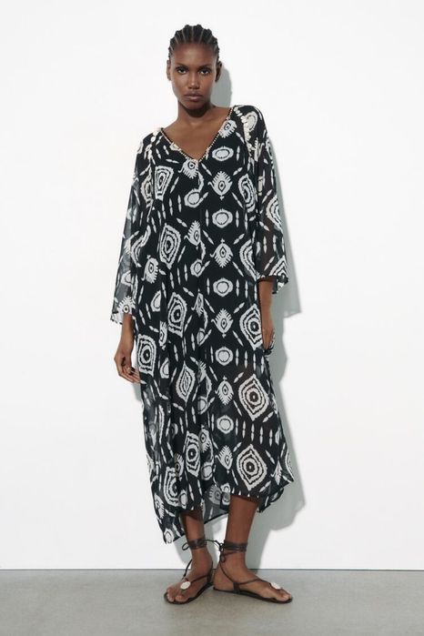 Красивое пляжное платье с лямкой внутри