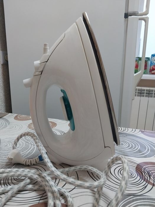 Продаю утюг электрический