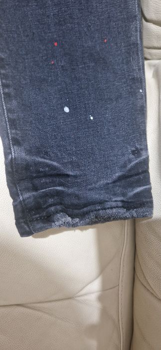 Blugi dsquared2 , material foarte bun , eleganti
