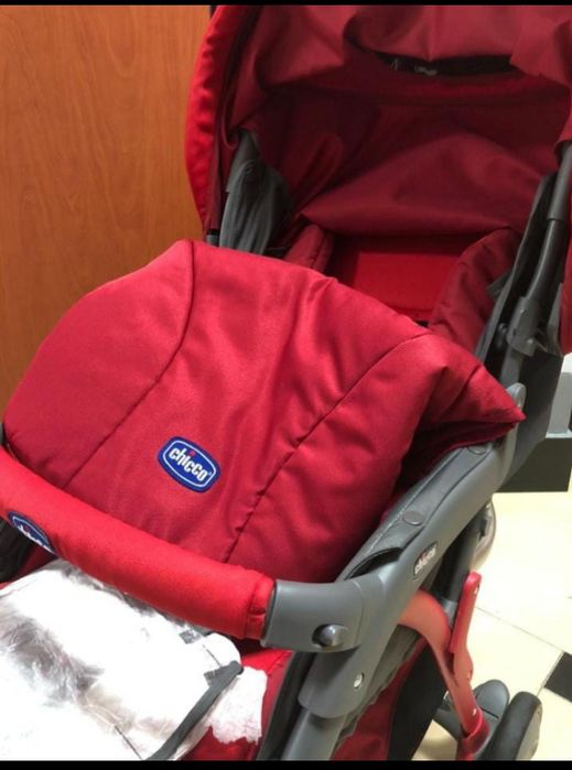 Срочно продам детскую коляску Chicco
