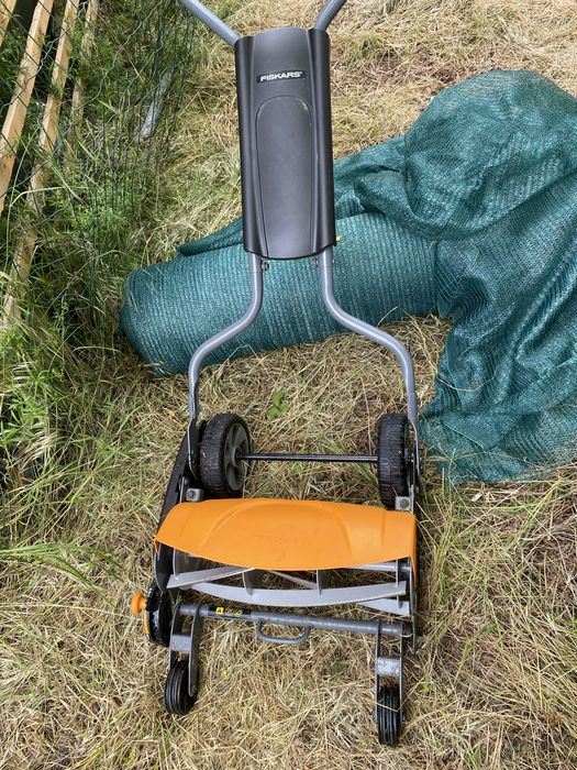 Masina manuala de tuns iarba Fiskars
