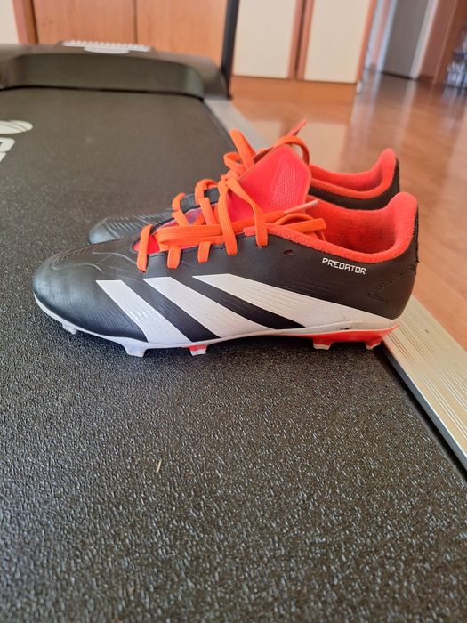 Детски бутонки  за футбол