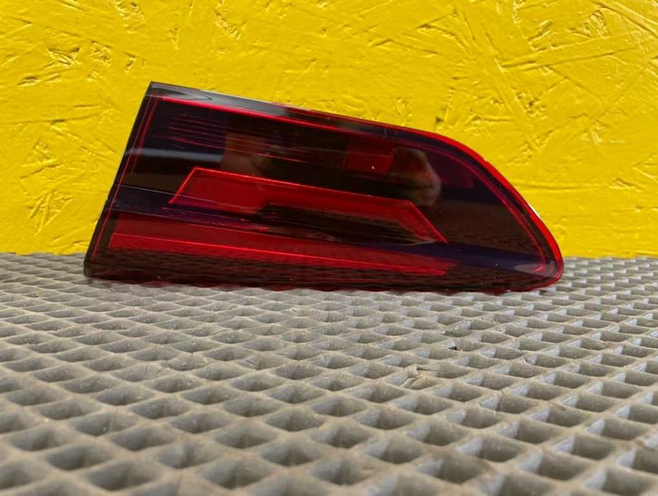 Фонарь внутренний LED правый (RH) Volkswagen Polo Sedan 2020+ Jorden