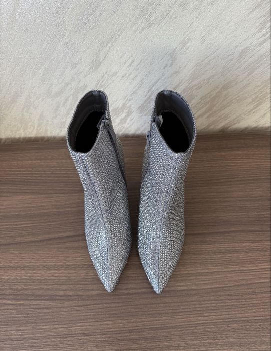 Боти на токчета с блясък