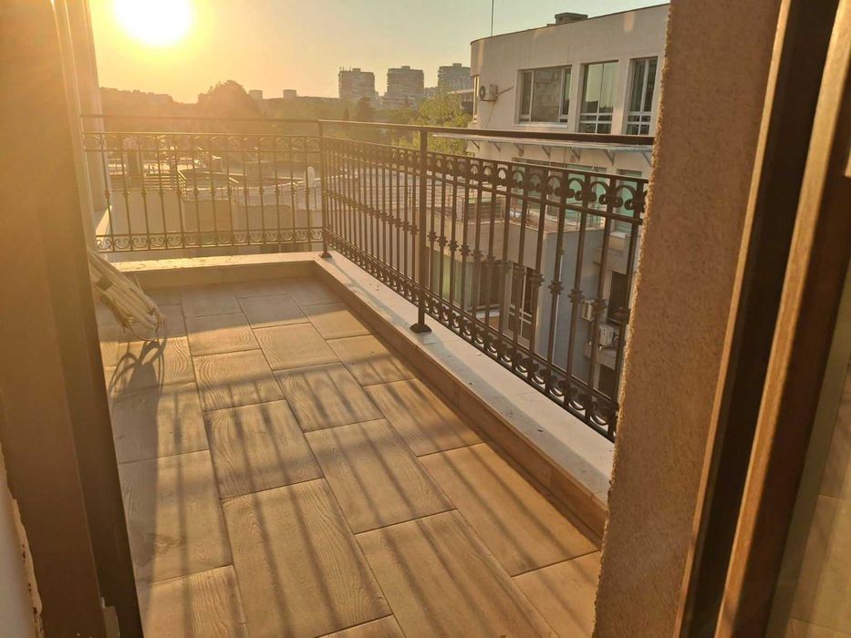 Продава се Тристаен апартамент в Варна, Автогара - 110 кв.м за 3182 €/кв.м - Снимка #4