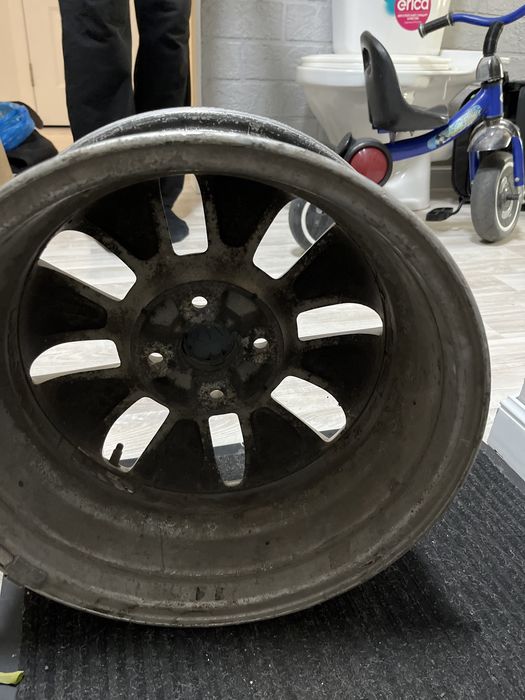 Диск киа 15 б/у в хорошем состояний