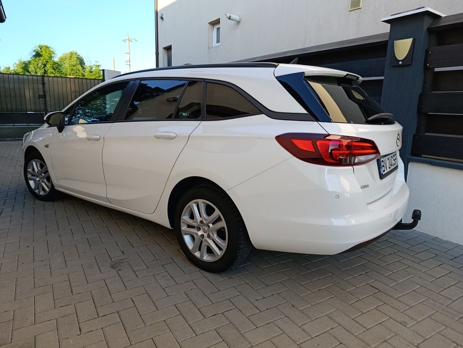 Opel Astra K 1.6cdti-2017-faruri inteligente IntelliLUX MATRIX -volan și scaune cu incalzire-Lane assist-Sign assist-Front assist-navigatie mare-