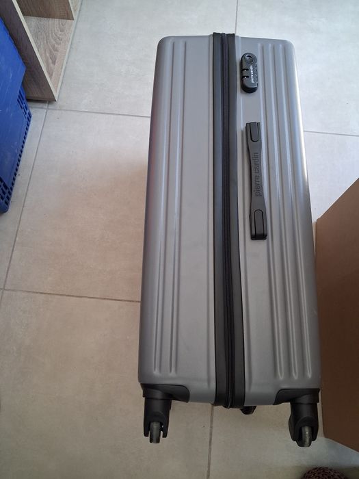 Голям куфар -сив