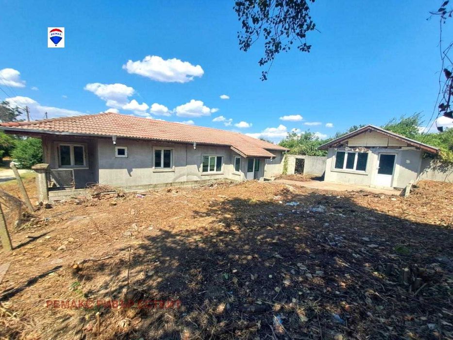 Селска къща за продажба в с. Бръшлен