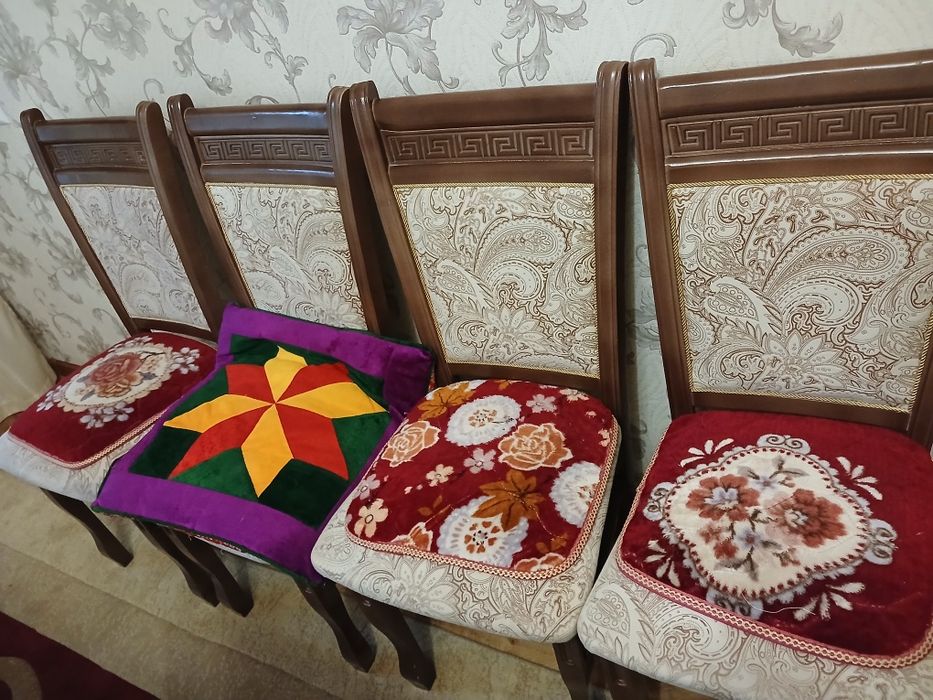 Продам 4 стуля в хорошем состояние