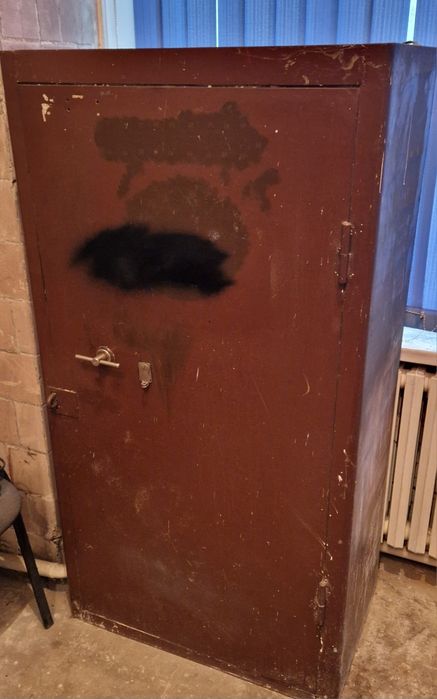 Продам сейф металический