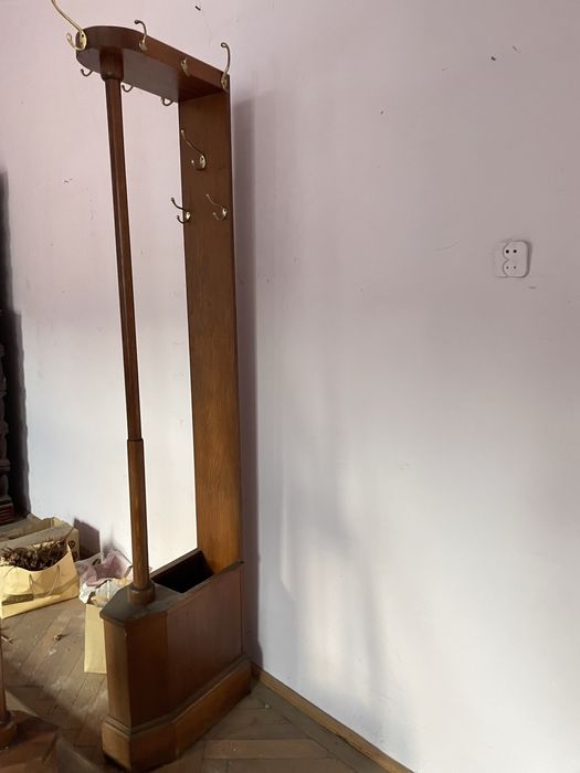 Vand mobilier bar lemn curbat.