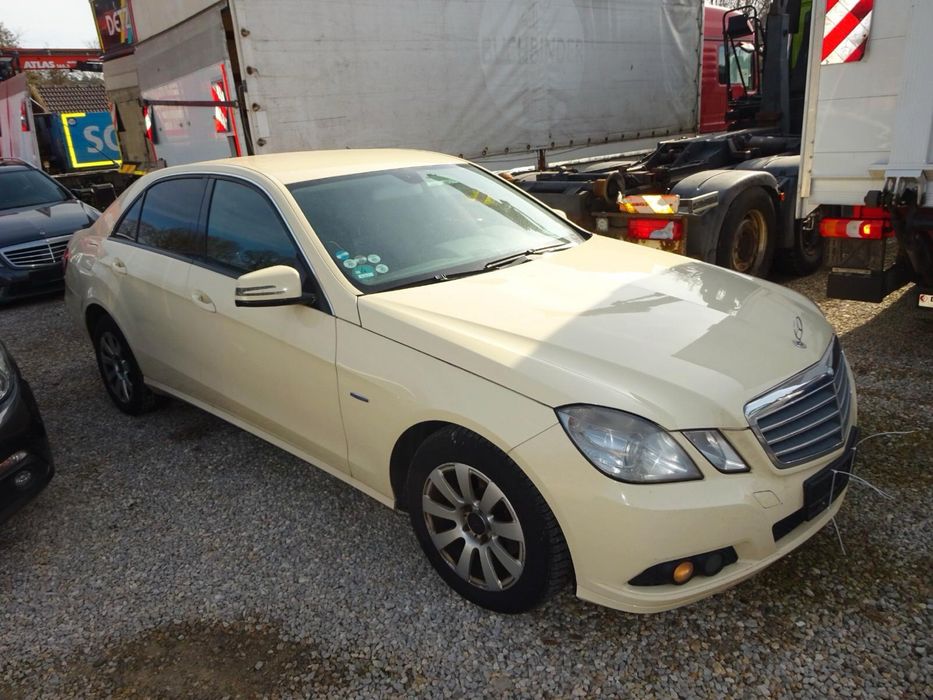 На части!!! Mercedes E200 CDI W212 седан