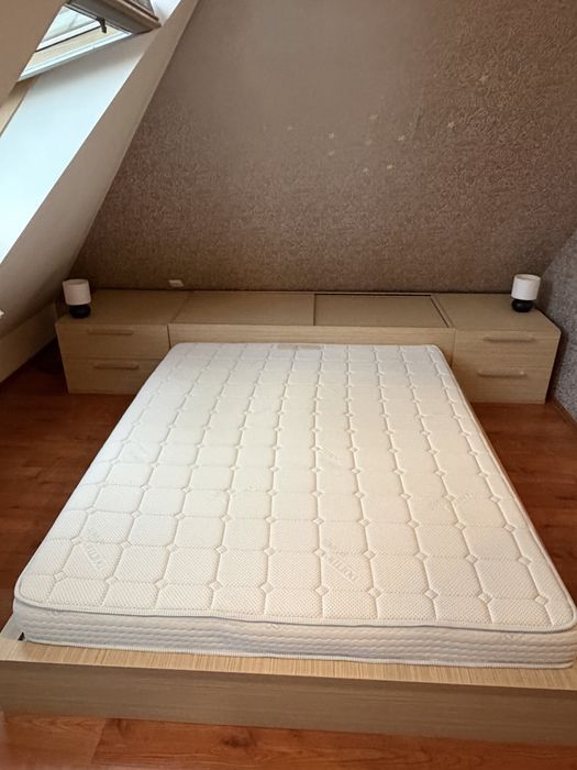 Vand mobilier de dormitor