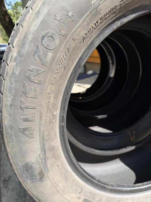 Продам комплект шин