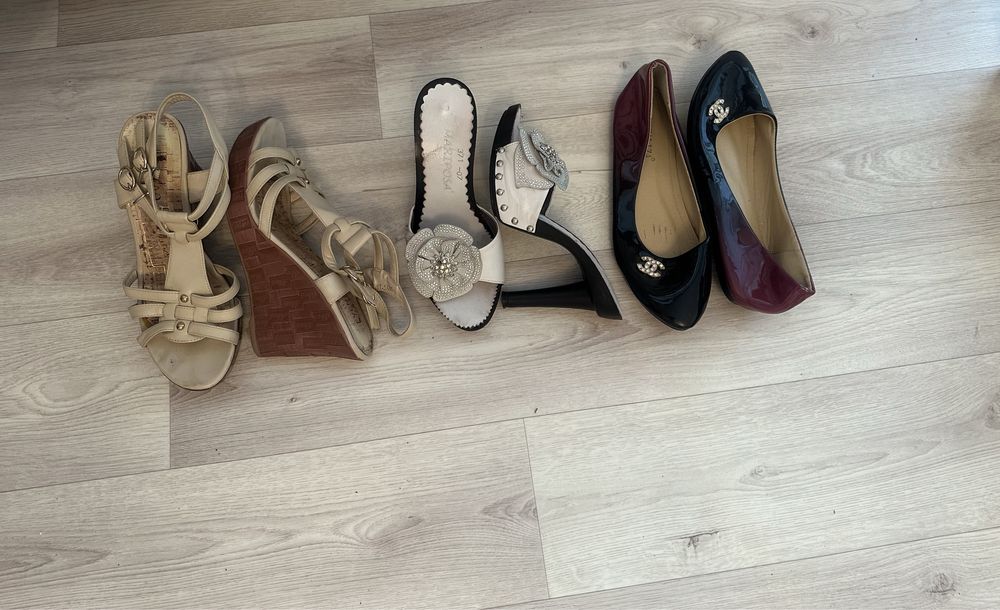 Продам женские босоножки