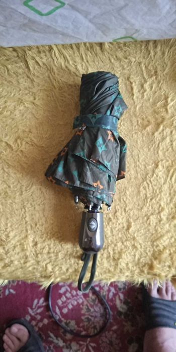 3 бр нови чадъри от мола , единият струва 35 евро