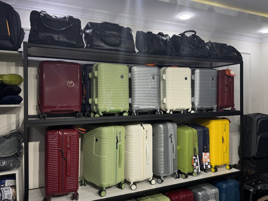 Чемодан противоуданый  скидка