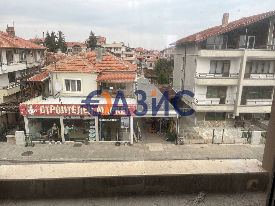 Жилищна сграда с търговски площи в гр.Поморие, 900кв. м., 855 000 евро