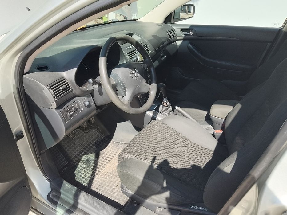 ТОЙОТА АВЕНСИС  1.9 газ нензин