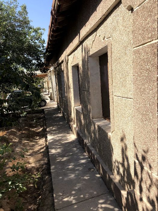 Uy sotiladi uglovoydan