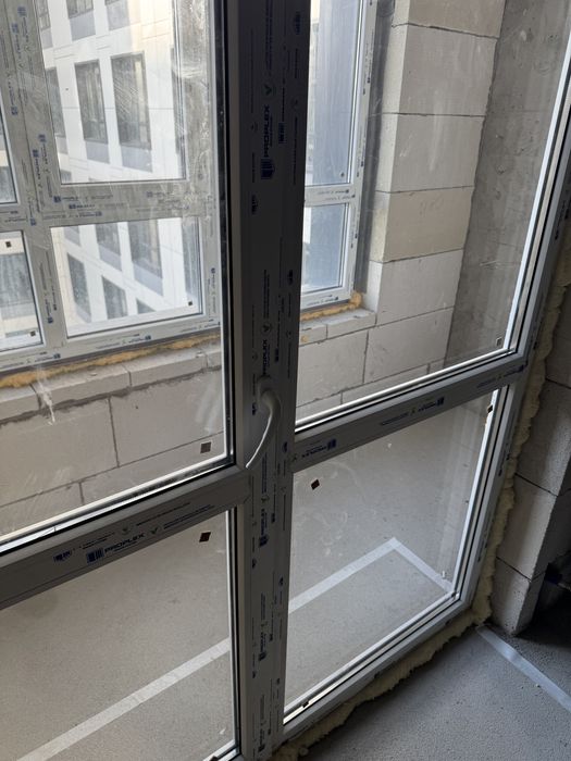 Оконная рама новый в пленке