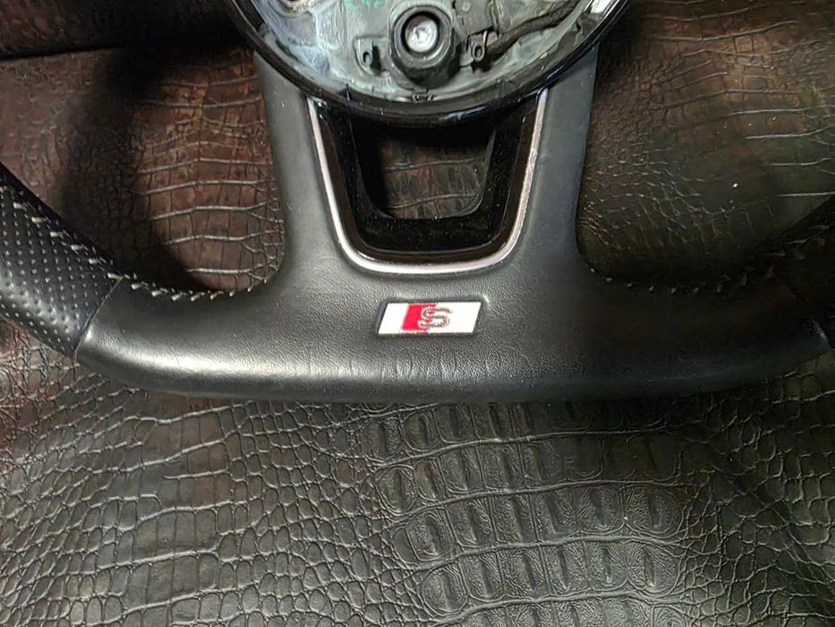 Продавам S - Line  мултиволан за Audi A3 8V