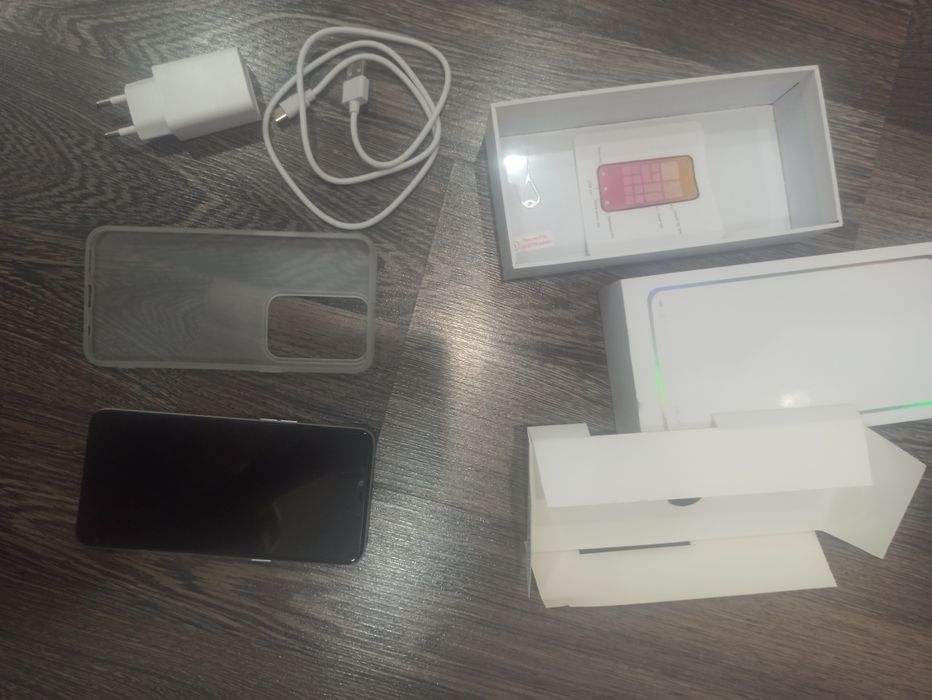 Смартфон новый продам