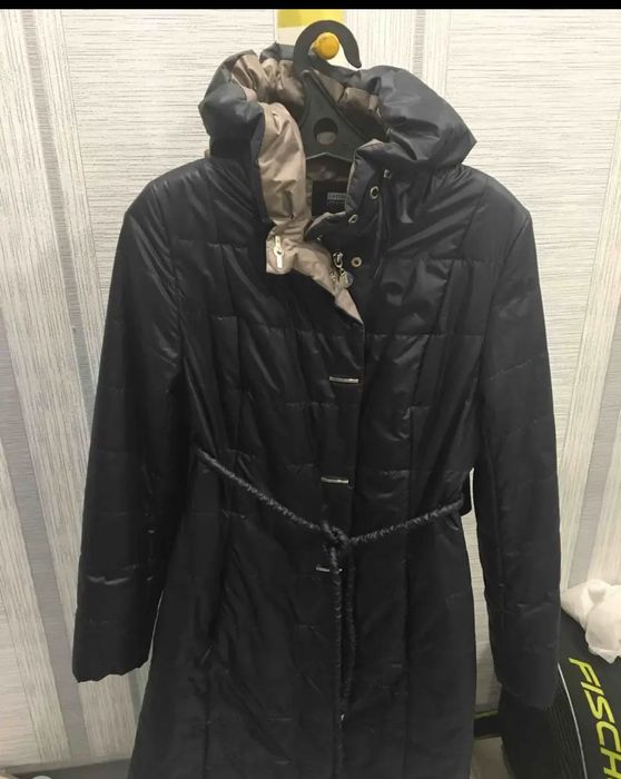 Продам верхнюю одежду женскую