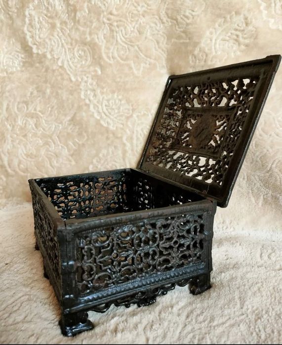 Продам антиквариат чугун Касли