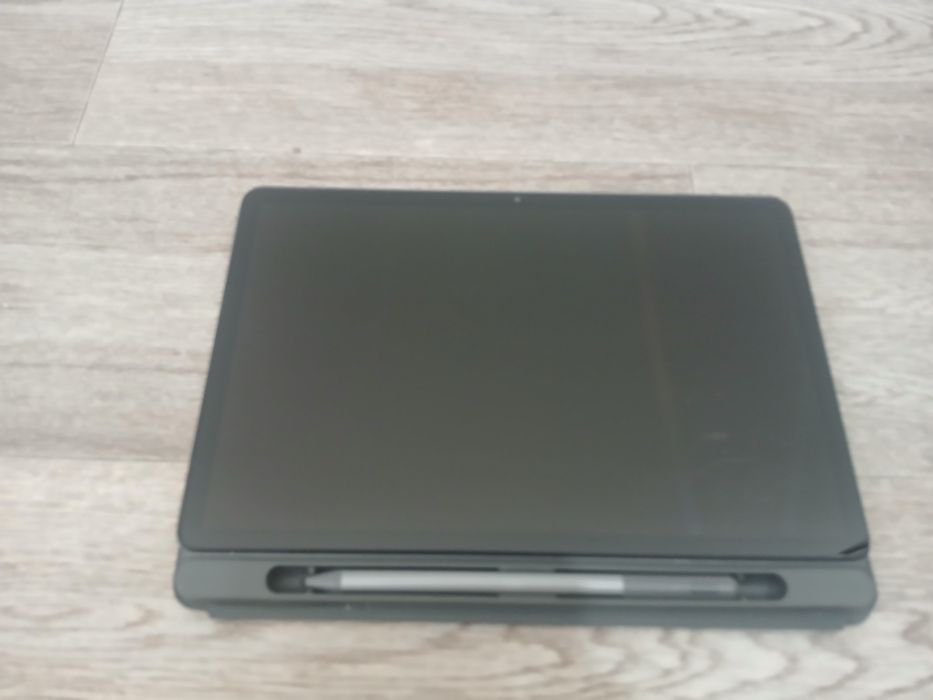 Планшет Lenovo Tab B11 без капельки царапины