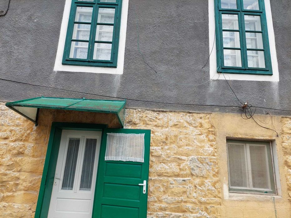 Vand casa in Anina mobilata 4 camere + garaj