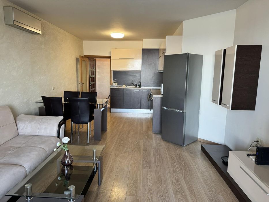 Дава се под наем Двустаен апартамент в Варна, Център - 90 кв.м за 650 € - Снимка #3