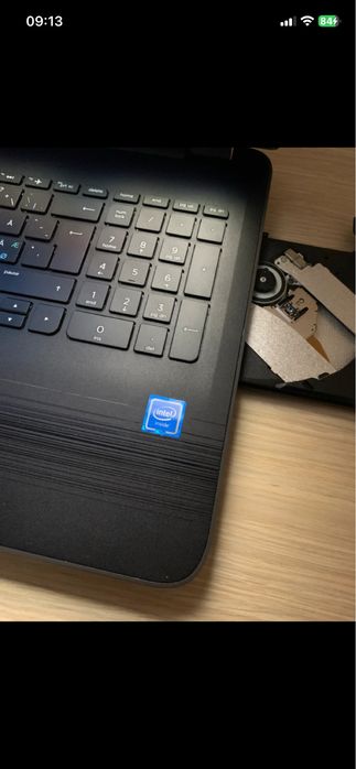 Laptop HP Slim Display 15,6 Led,Windows,4gb ram ddr3,500gb m functional cu incarcator se da cu proba.