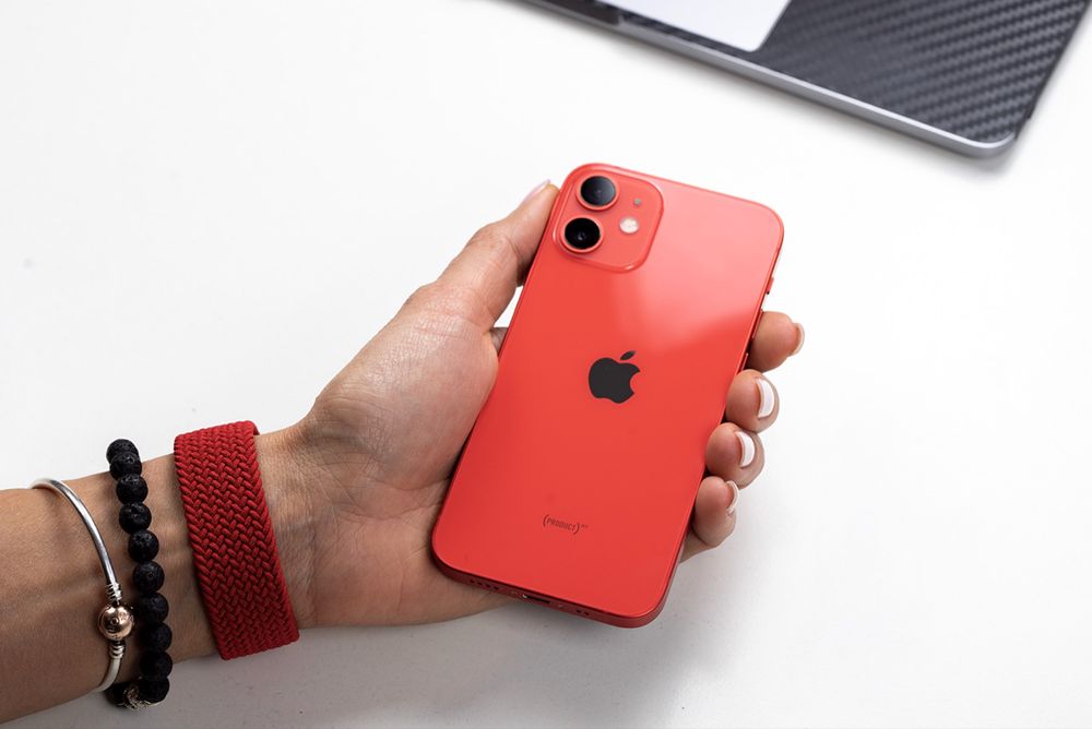 Айфон 12 мини. Емкость 83%